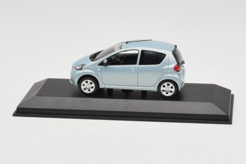 Toyota Aygo Light Blue Metallic Minichamps 1:43 TOYOTA012 Diecast