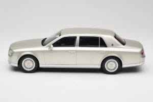 Toyota Century Silver Metallic Kyosho 1:18 KSR18036S Diecast - image 3 of 6