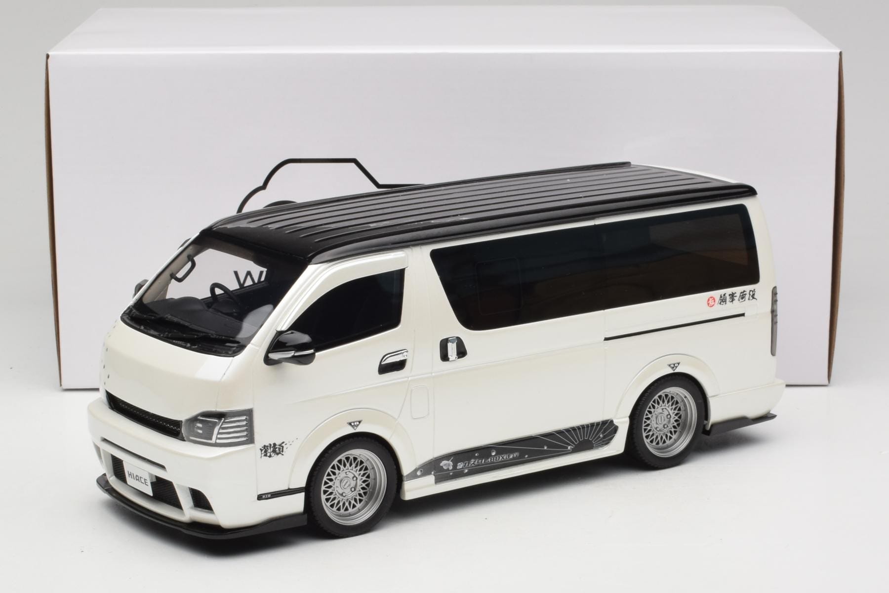 Otto Toyota Hiace Super GL 1:18 Resin Van Replica