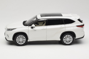 Toyota Highlander XU70 White OEM 1:18 26071-2011 Diecast - image 4 of 8