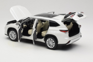 Toyota Highlander XU70 White OEM 1:18 26071-2011 Diecast - image 5 of 8