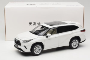 Toyota Highlander XU70 White OEM 1:18 26071-2011 Diecast - image 8 of 8