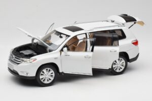 Toyota Highlander XU40 White Paudi Model 1:18 2043612-W1 Diecast - image 2 of 8