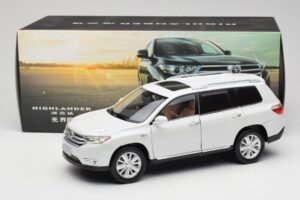 Toyota Highlander XU40 White Paudi Model 1:18 2043612-W1 Diecast - image 8 of 8
