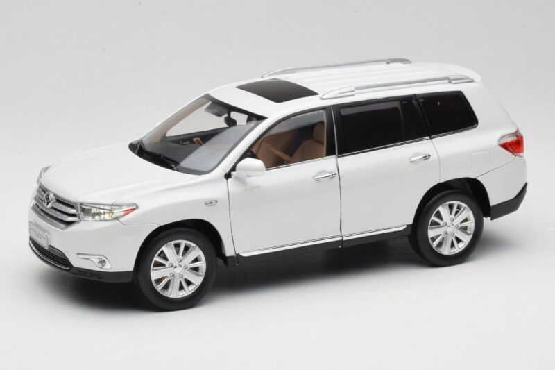 Toyota Highlander XU40 White Paudi Model 1:18 2043612-W1 Diecast