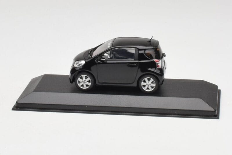 Toyota iQ Black Mica Minichamps 1:43 403166803 Diecast