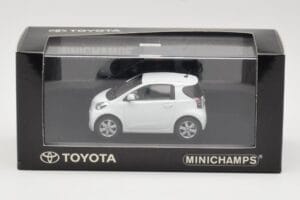 Toyota iQ White Minichamps 1:43 TOYOTA009 Diecast - image 4 of 4