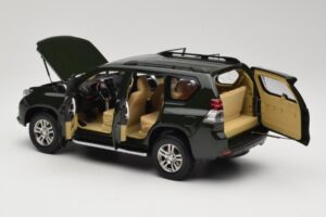 Toyota Land Cruiser Prado J150 Green Paudi Model 1:18 623132-GR Diecast - image 5 of 8
