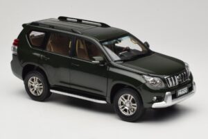 Toyota Land Cruiser Prado J150 Green Paudi Model 1:18 623132-GR Diecast - image 6 of 8