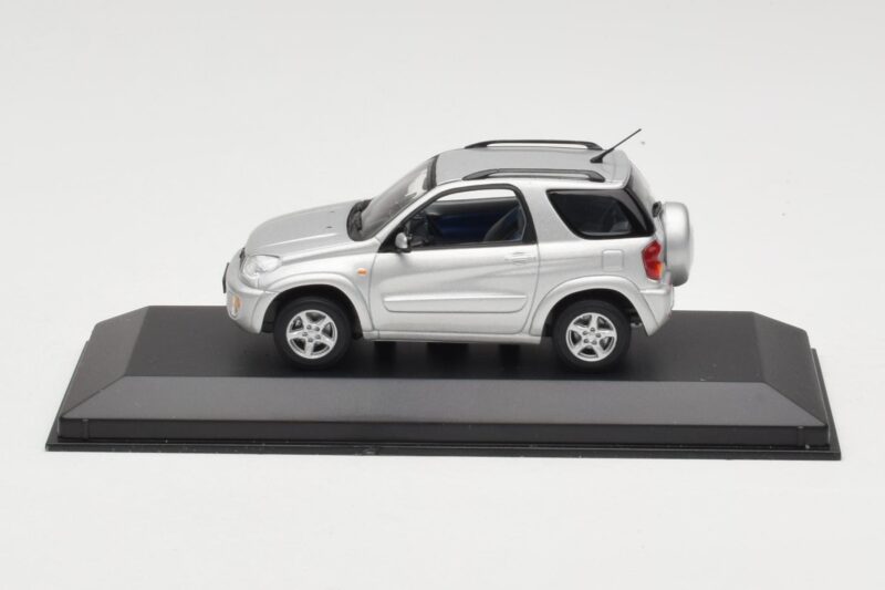 Toyota RAV4 XA20 Silver Light Interior Minichamps 1:43 31434205 Diecast