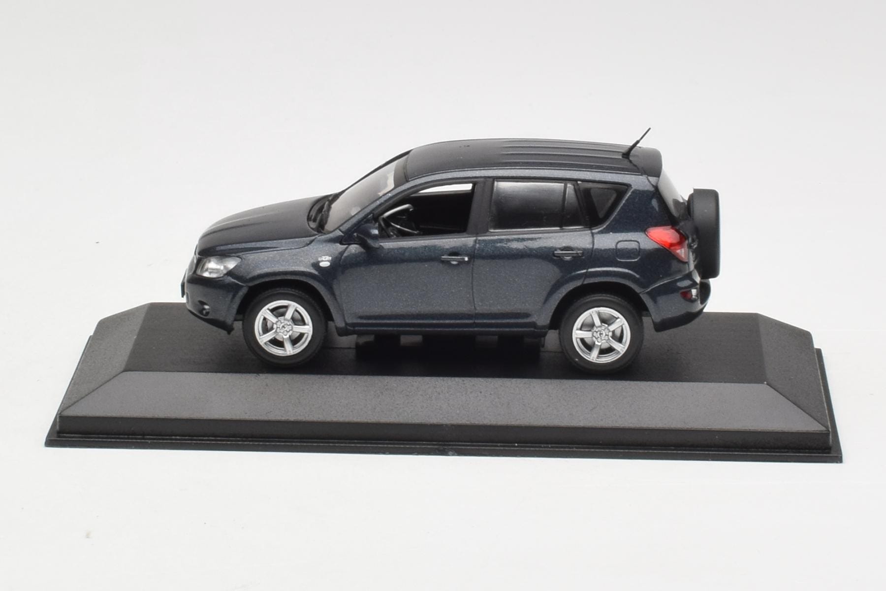 Minichamps Toyota RAV4 XA30 1:43 Diecast Grey