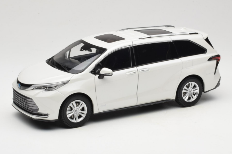 Toyota Sienna XL30 White OEM 1:18 TOYOTA013 Diecast