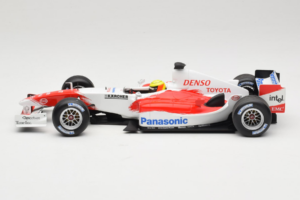 Toyota TF105 #17 R. Schumacher Panasonic Toyota Racing Showcar 2005 Minichamps 1:18 100050087 Diecast - image 3 of 7