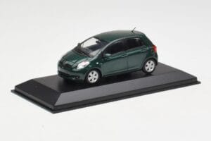 Toyota Yaris XP10 Oxford Green Minichamps 1:43 400166501 Diecast - image 2 of 4