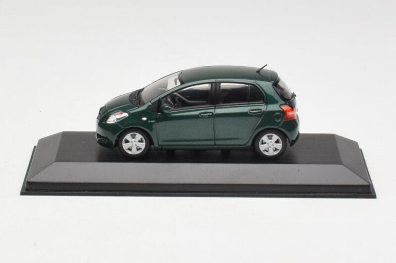 Toyota Yaris XP10 Oxford Green Minichamps 1:43 400166501 Diecast