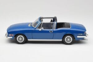 Triumph Stag Mk1 Sapphire Blue Revell 1:18 08815 Diecast - image 4 of 8
