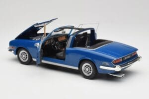 Triumph Stag Mk1 Sapphire Blue Revell 1:18 08815 Diecast - image 5 of 8