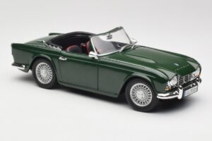 Triumph TR4 British Racing Green Revell 1:18 08827-T1 Diecast - image 6 of 8