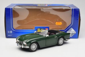 Triumph TR4 British Racing Green Revell 1:18 08827-T1 Diecast - image 8 of 8