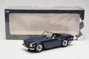 Triumph TR6 PI Dark Blue Minichamps 1:18 155132032 Diecast - image 6 of 6