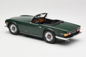 Triumph TR6 PI Dark Green Minichamps 1:18 155132030 Diecast - image 5 of 6