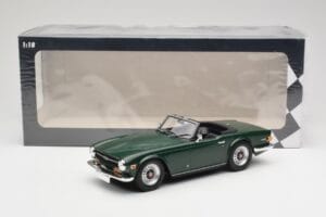 Triumph TR6 PI Dark Green Minichamps 1:18 155132030 Diecast - image 6 of 6