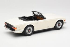 Triumph TR6 PI White Minichamps 1:18 155132035 Diecast - image 2 of 6