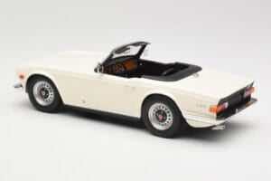Triumph TR6 PI White Minichamps 1:18 155132035 Diecast - image 5 of 6