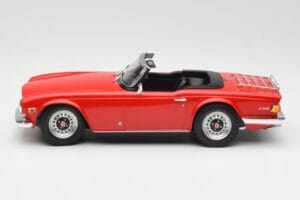 Triumph TR6 PI Red Minichamps 1:18 155132031 Diecast - image 3 of 6