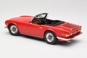 Triumph TR6 PI Red Minichamps 1:18 155132031 Diecast - image 5 of 6