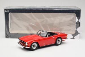 Triumph TR6 PI Red Minichamps 1:18 155132031 Diecast - image 6 of 6