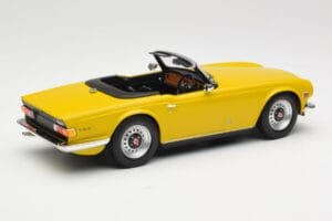 Triumph TR6 RHD Yellow Minichamps 1:18 155132034 Diecast - image 2 of 6