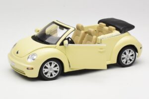 Volkswagen Beetle Cabriolet Yellow Gate 1:18 VW24108 Diecast - image 2 of 8