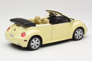 Volkswagen Beetle Cabriolet Yellow Gate 1:18 VW24108 Diecast - image 3 of 8