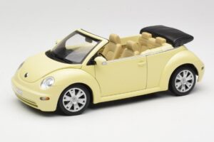 Volkswagen Beetle Cabriolet Yellow Gate 1:18 VW24108 Diecast