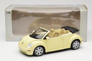 Volkswagen Beetle Cabriolet Yellow Gate 1:18 VW24108 Diecast - image 8 of 8