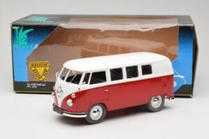 Volkswagen Combi T1 Red & White Solido 1:18 8031 Diecast - image 8 of 8