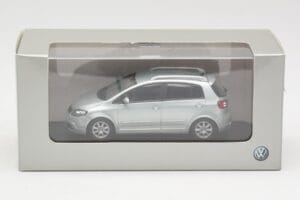 Volkswagen Cross Golf Mk5 Silver Minichamps 1:43 400054370 Diecast - image 4 of 4