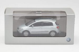 Volkswagen Cross Golf Mk5 Silver Minichamps 1:43 GOLF003 Diecast - image 4 of 4