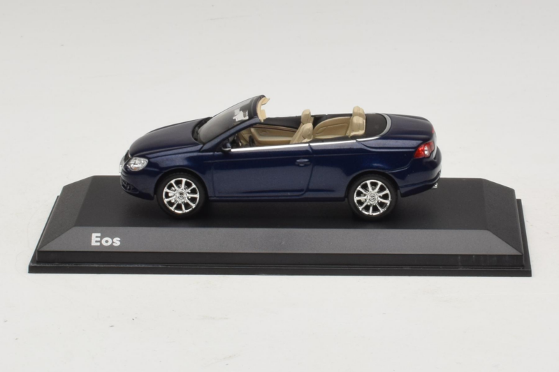 Volkswagen Eos Cabriolet Blue Minichamps 1:43 1F0099300D5Q Diecast