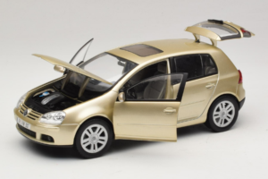 Volkswagen Golf Mk5 Light Bronze Metallic Bburago 1:18 09930201W Diecast - image 2 of 8