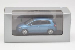 Volkswagen Golf Plus Mk5 Blue Metallic Minichamps 1:43 GOLF002 Diecast - image 4 of 4