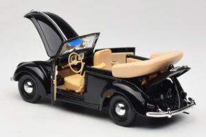 Volkswagen Beetle Cabriolet Black Maisto 1:18 37800-M6 Diecast - image 5 of 8
