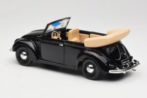 Volkswagen Beetle Cabriolet Black Maisto 1:18 37800-M6 Diecast - image 7 of 8