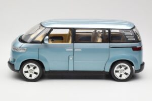 Volkswagen Microbus Concept Light Green Revell 1:18 08444 Diecast - image 4 of 8