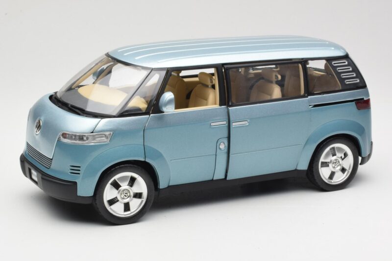 Volkswagen Microbus Concept Light Green Revell 1:18 08444 Diecast
