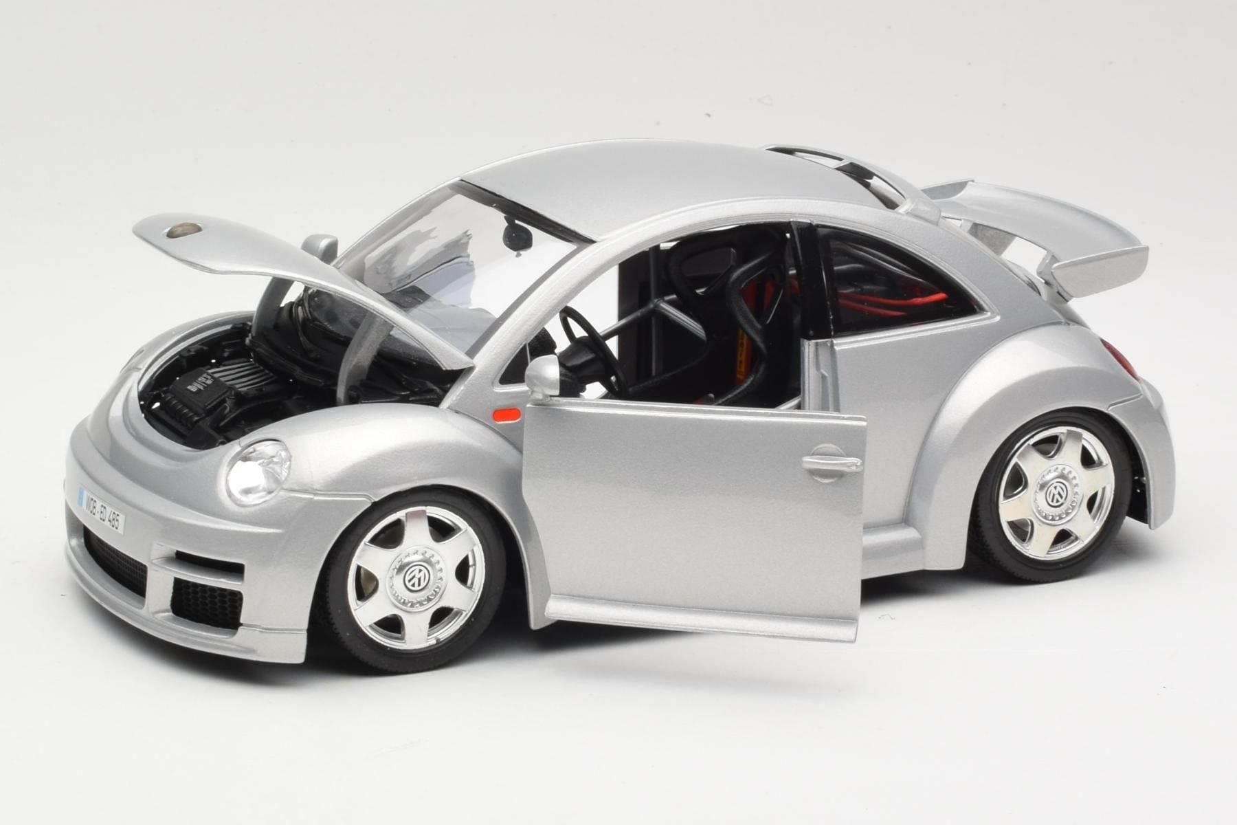 Bburago Volkswagen New Beetle RSi 1:18 Diecast Silver
