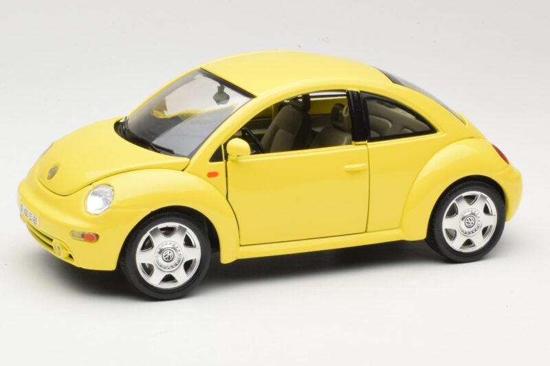 Volkswagen New Beetle Yellow Bburago 1:18 Volkswagen New Beetle Yellow Bburago 1:18 BEETLE001 Diecast