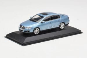 Volkswagen Passat B6 Blue Metallic Minichamps 1:43 PASSAT002 Diecast - image 2 of 4