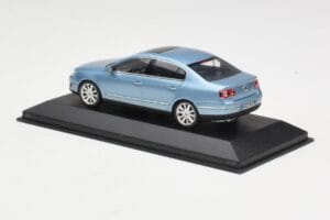 Volkswagen Passat B6 Blue Metallic Minichamps 1:43 PASSAT002 Diecast - image 3 of 4